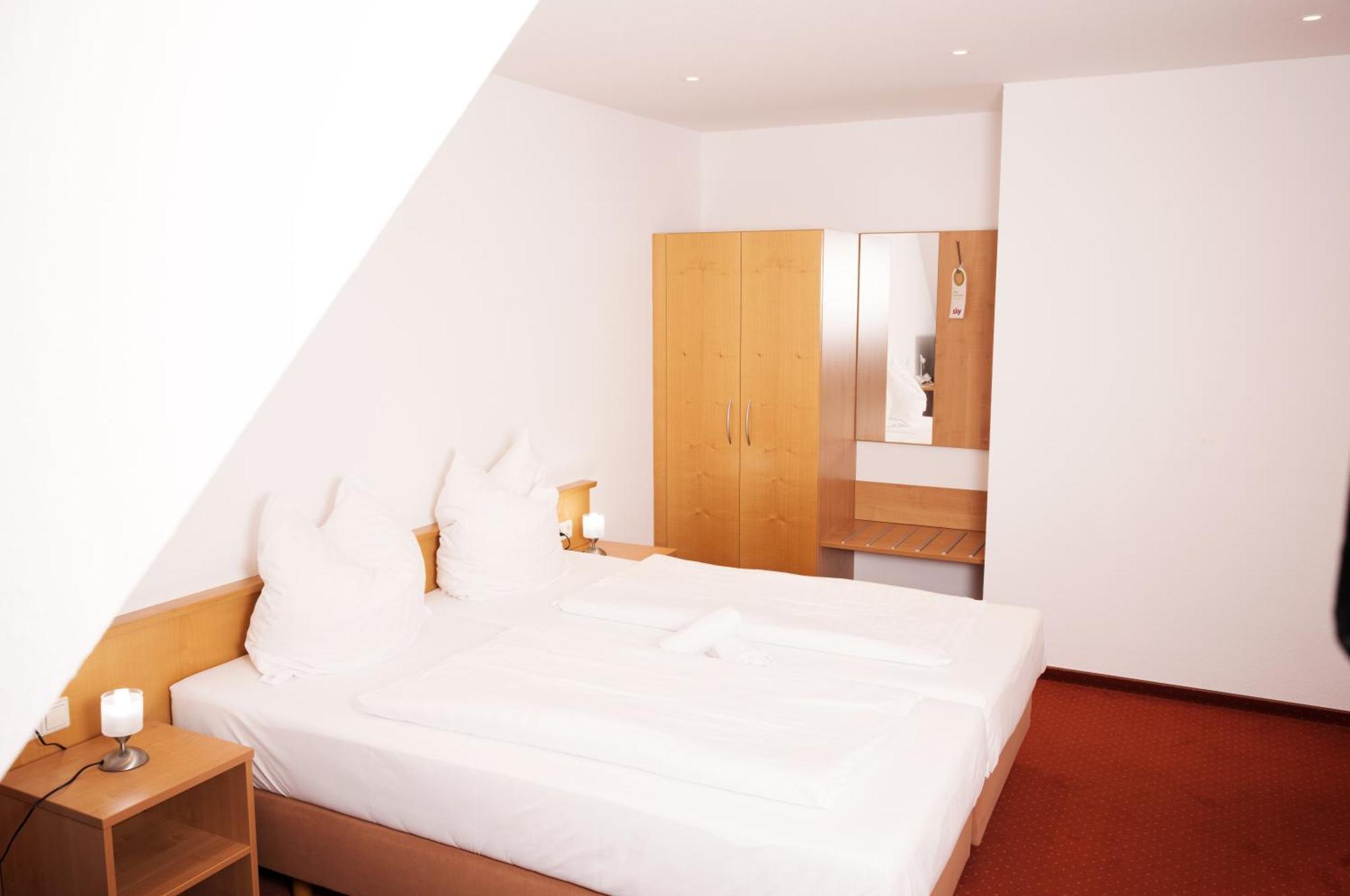Hotel Restaurant Zehntscheune Sinsheim Bagian luar foto