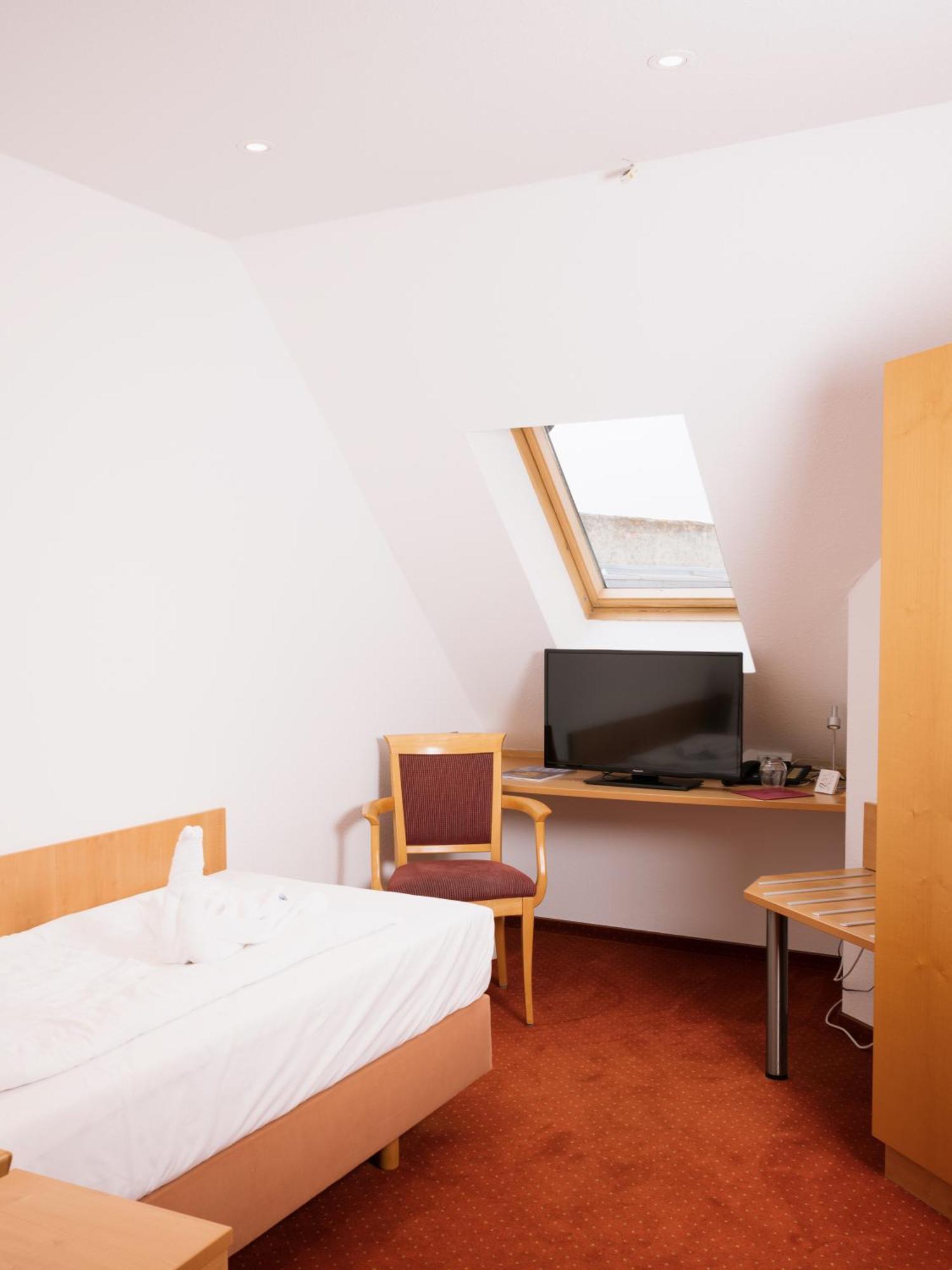Hotel Restaurant Zehntscheune Sinsheim Bagian luar foto