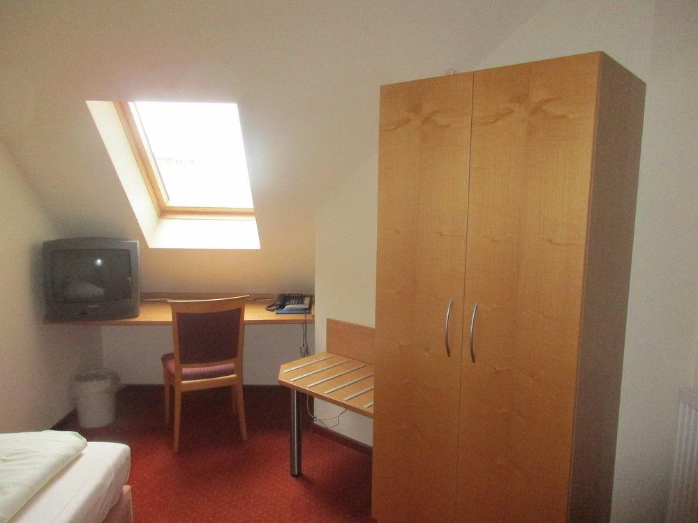 Hotel Restaurant Zehntscheune Sinsheim Bagian luar foto